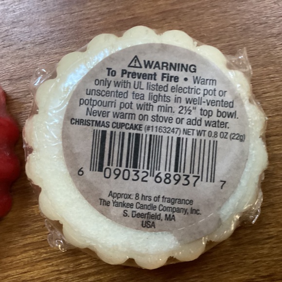 Yankee Candle Tarts Royal Frankincense & Christmas Cupcake NEW  0.8 oz each - Picture 6 of 6